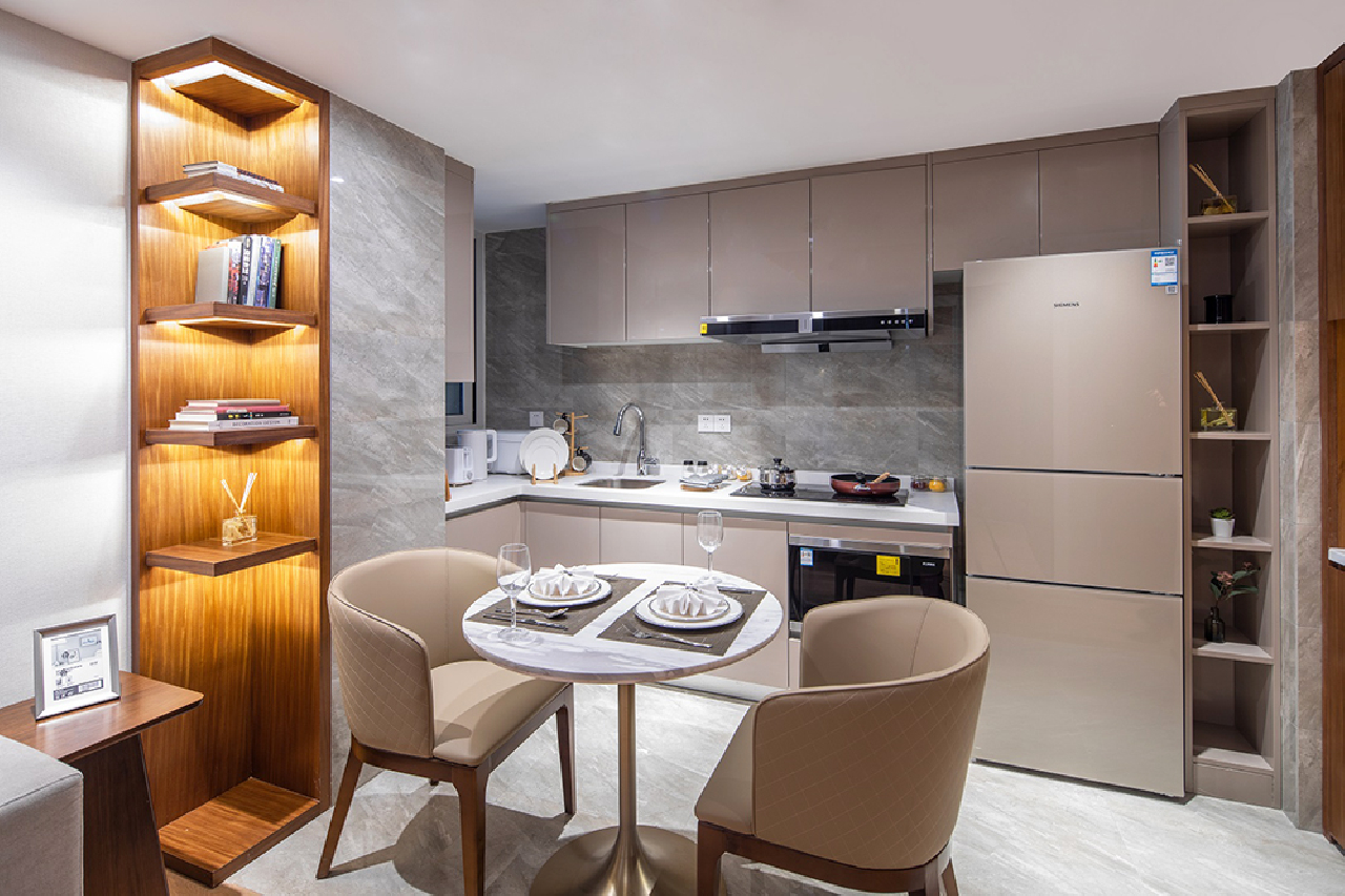 THE CAROSSA Serviced Apartment - Image 4