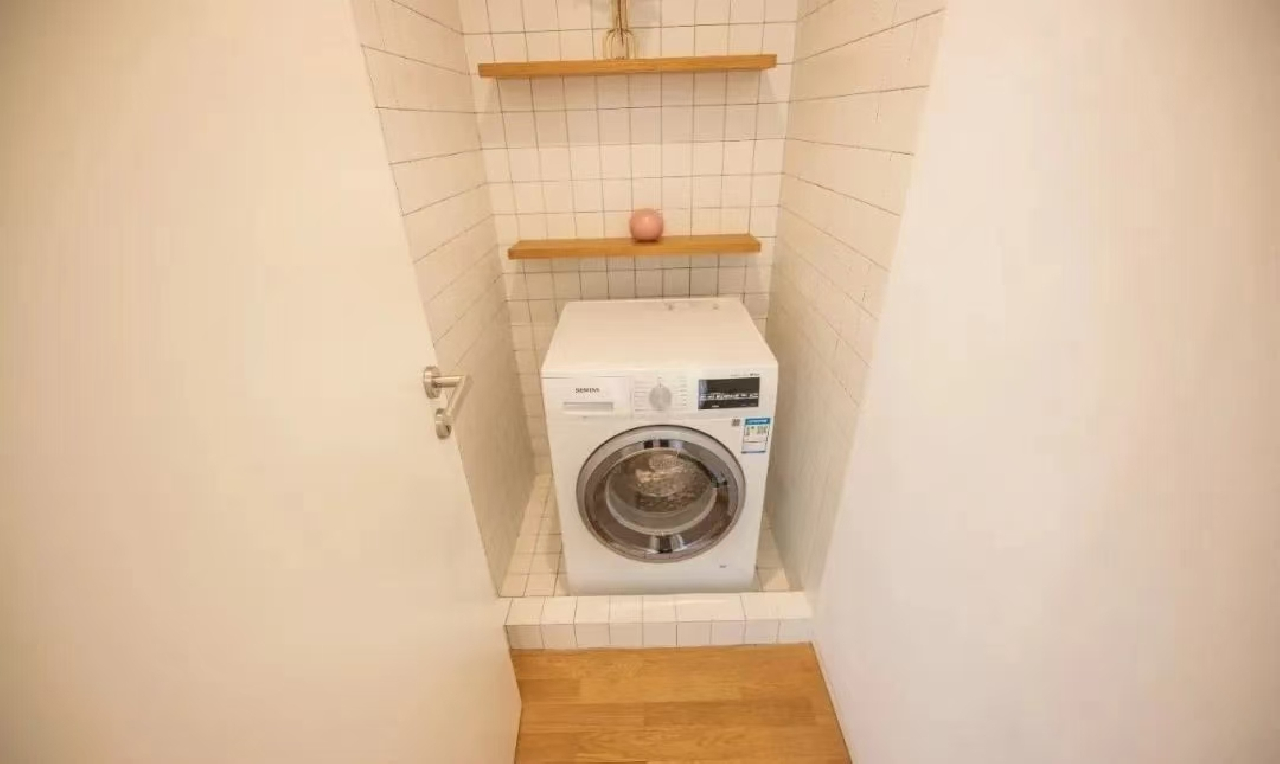 Base LIVING-SUHE Serviced Apartment   - Image 8