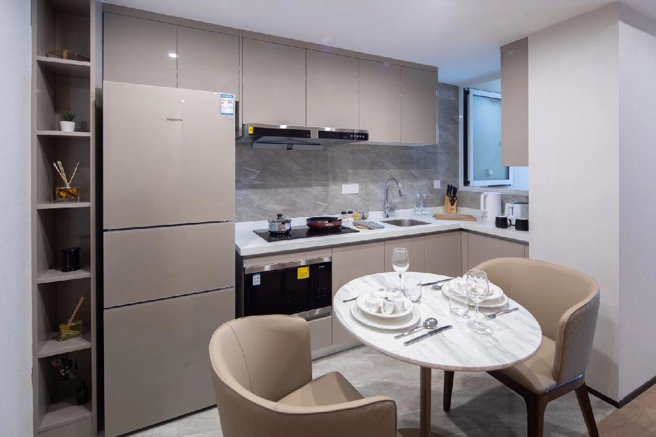 THE CAROSSA Serviced Apartment - Image 2