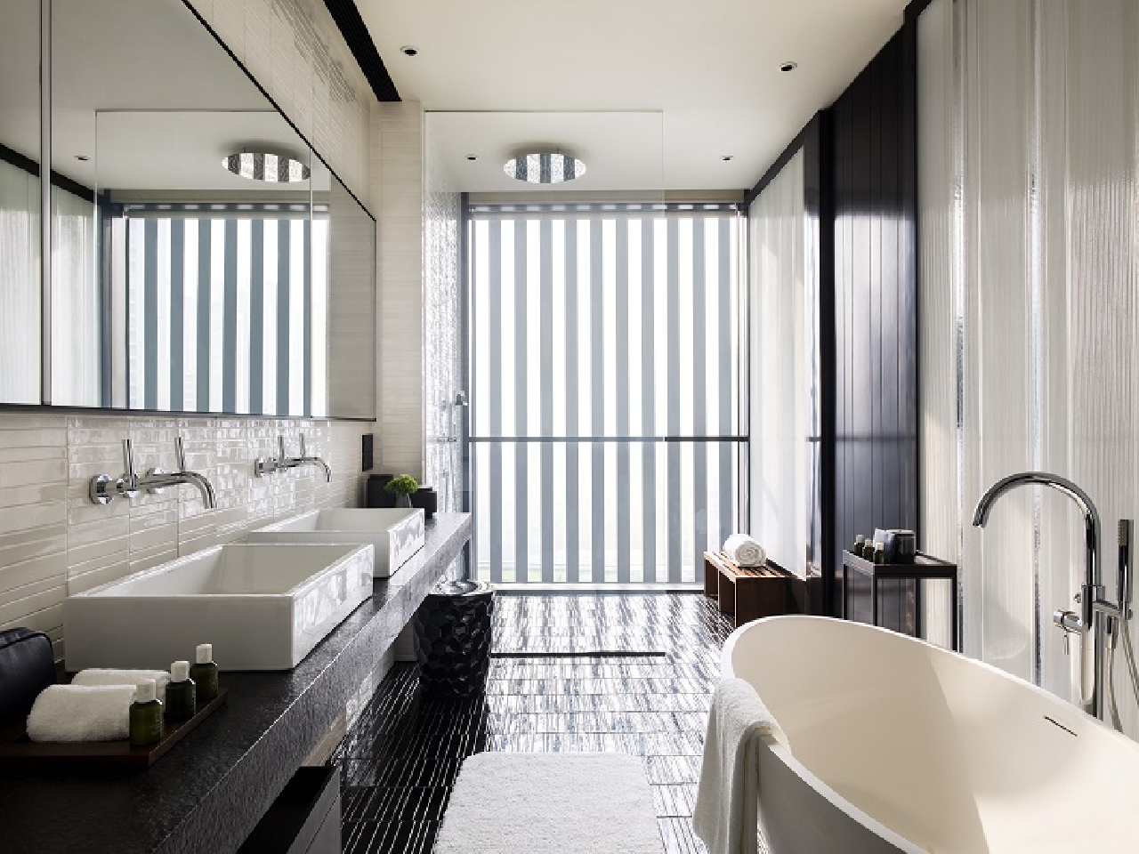 The Middle House Serviced Apartment - Image 6