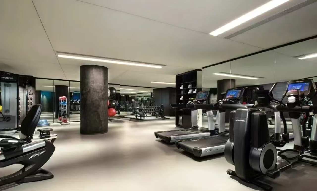 The Middle House Serviced Apartment - Image 8