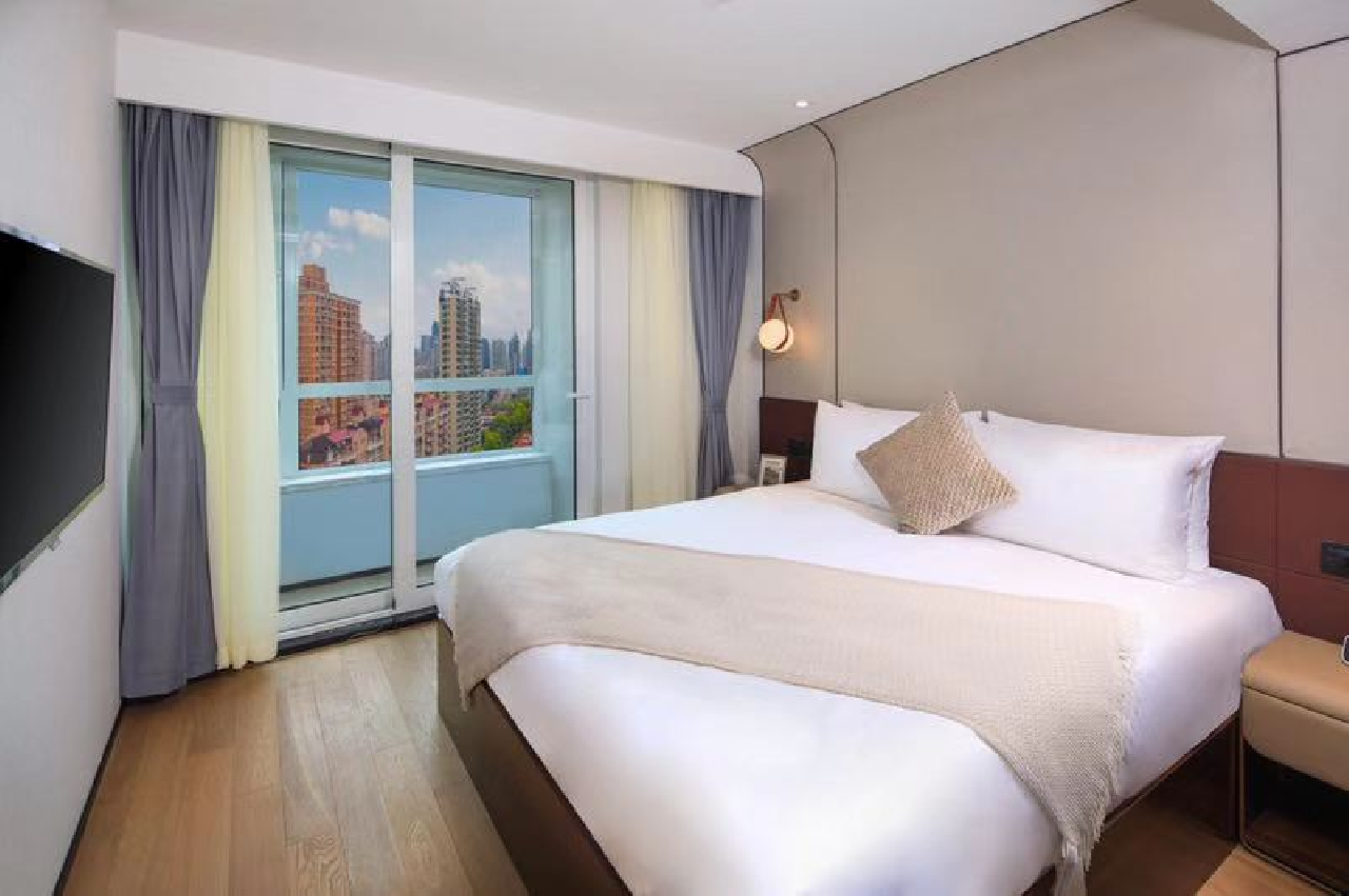 THE CAROSSA Serviced Apartment - Image 6