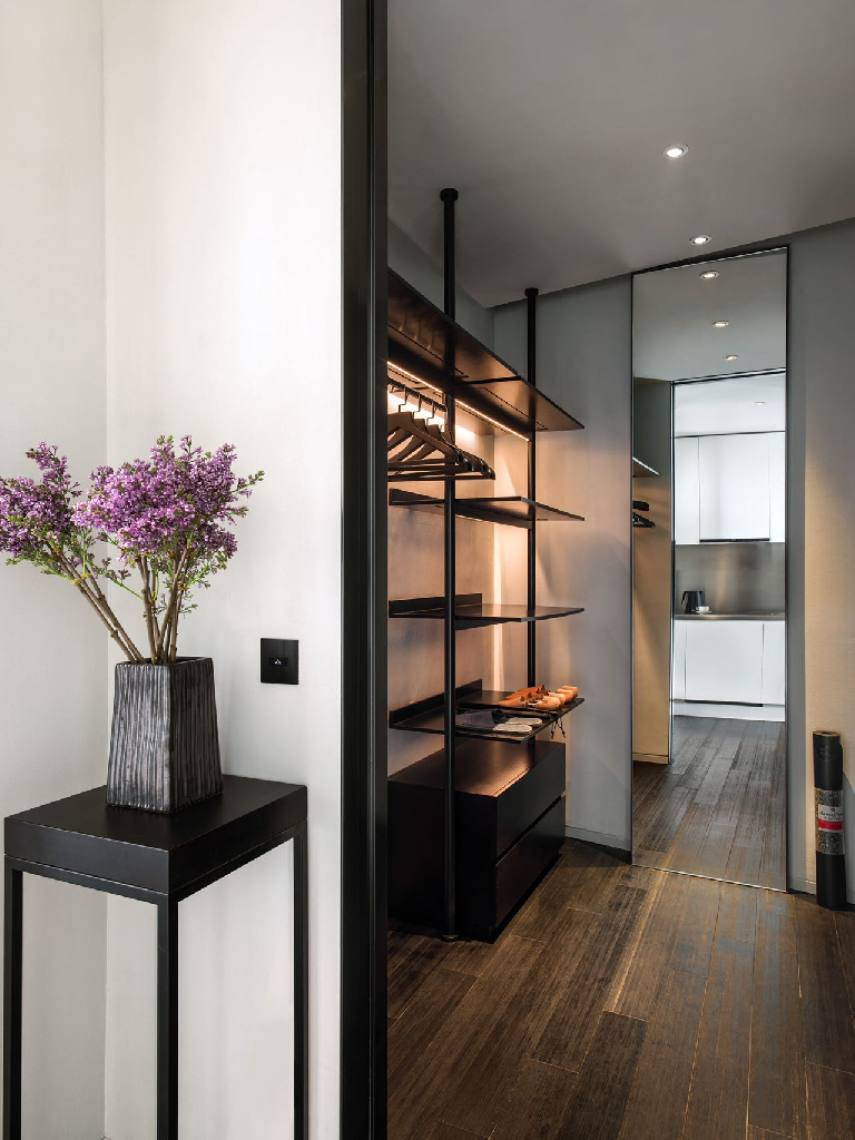 The Middle House Serviced Apartment - Image 5