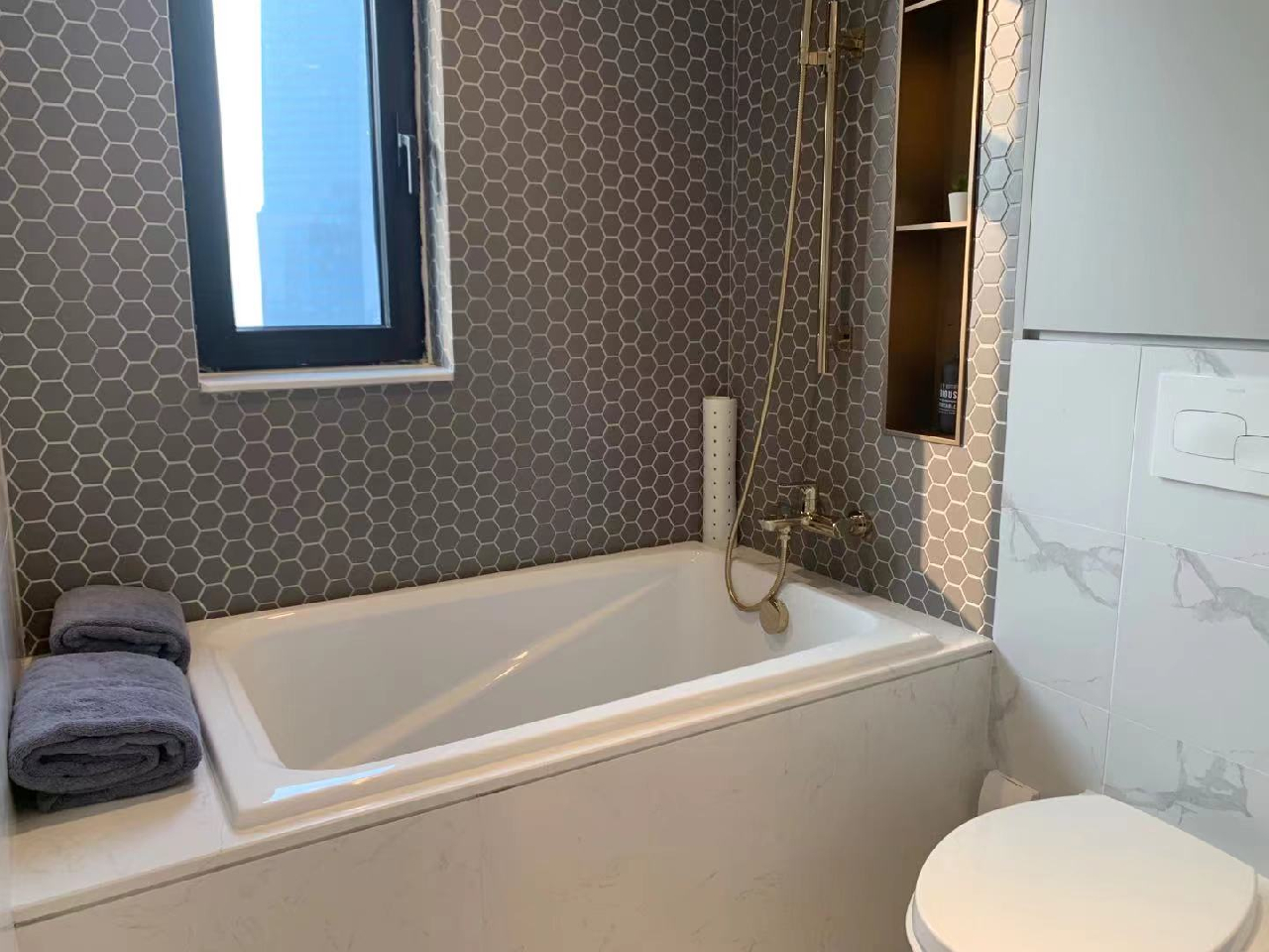 LIV'N 833 Serviced Apartment - Image 8