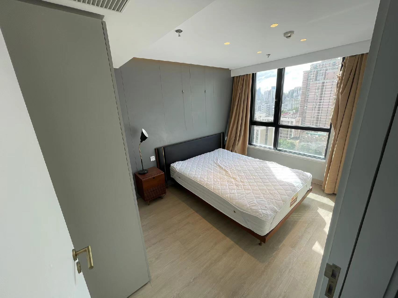 LIV'N 833 Serviced Apartment - Image 7
