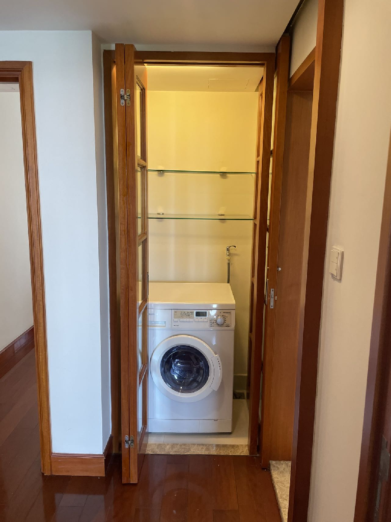 Parkview Serviced Apartment - Image 9