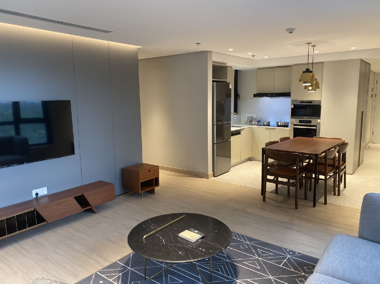 LIV'N 833 Serviced Apartment - Image 2