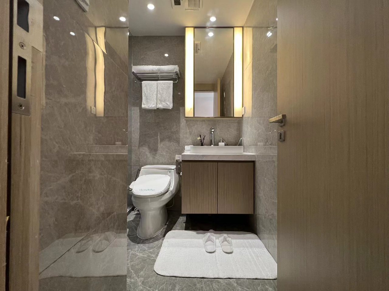 Homiehouse Service Apartment - Image 4