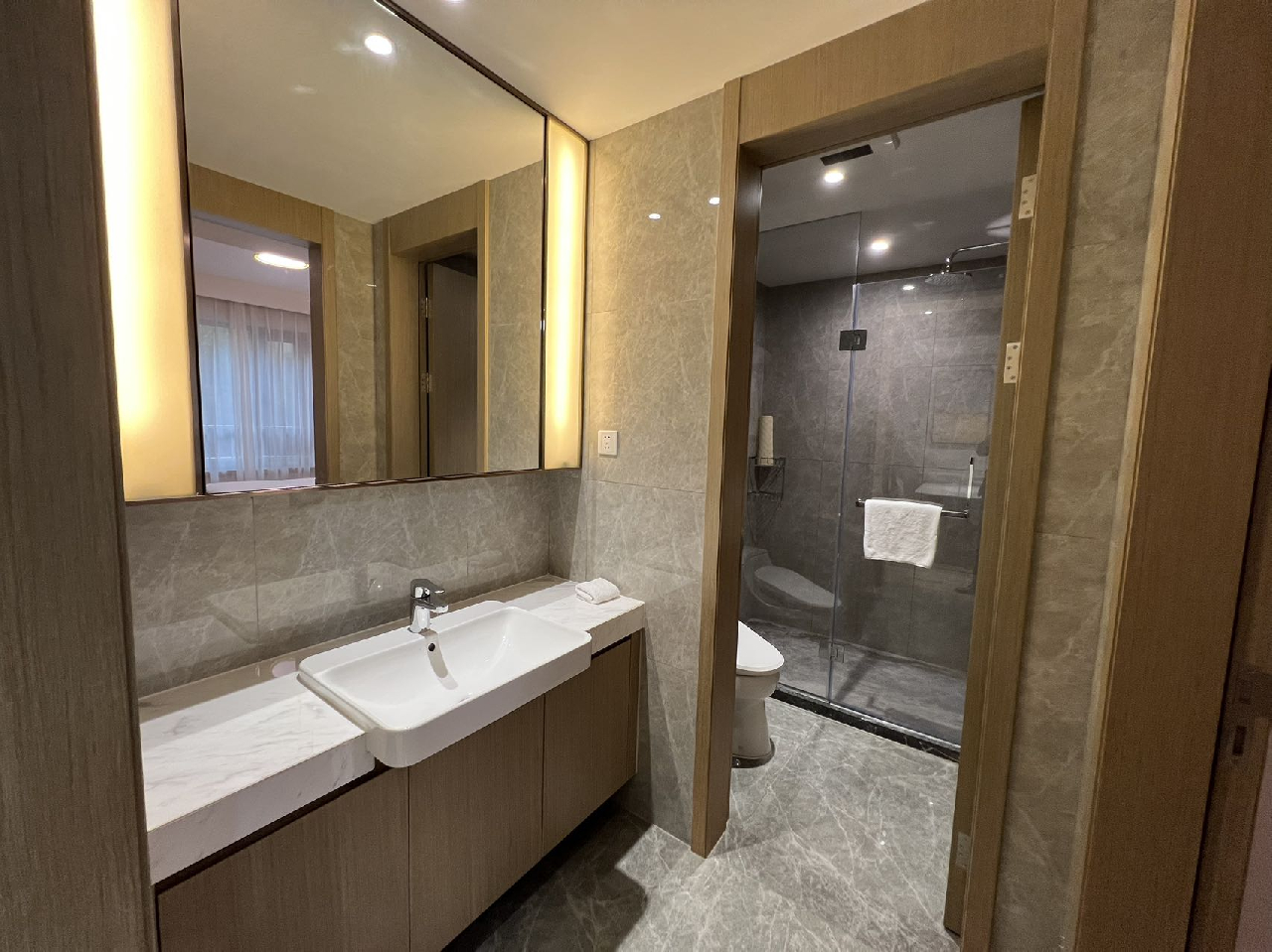 Homiehouse Service Apartment - Image 8