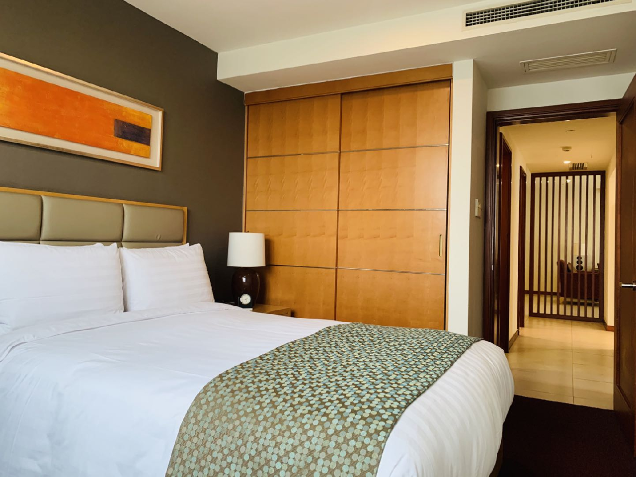 Oakwood Residence Shanghai - Image 4