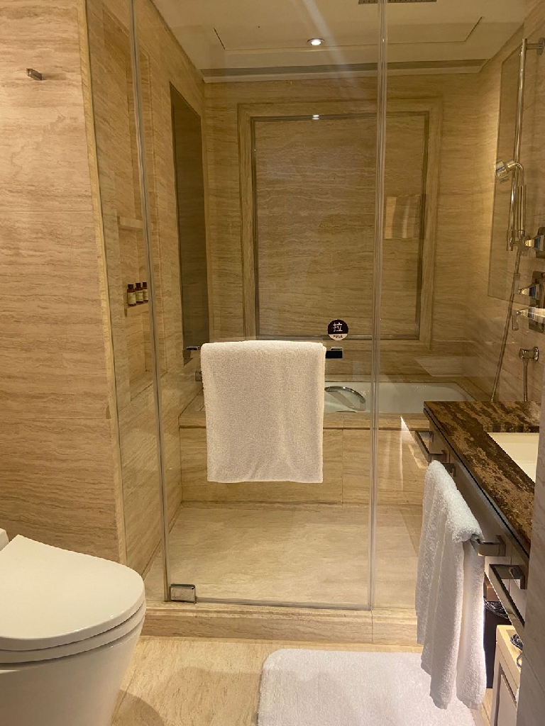 IFC Residence - Image 5