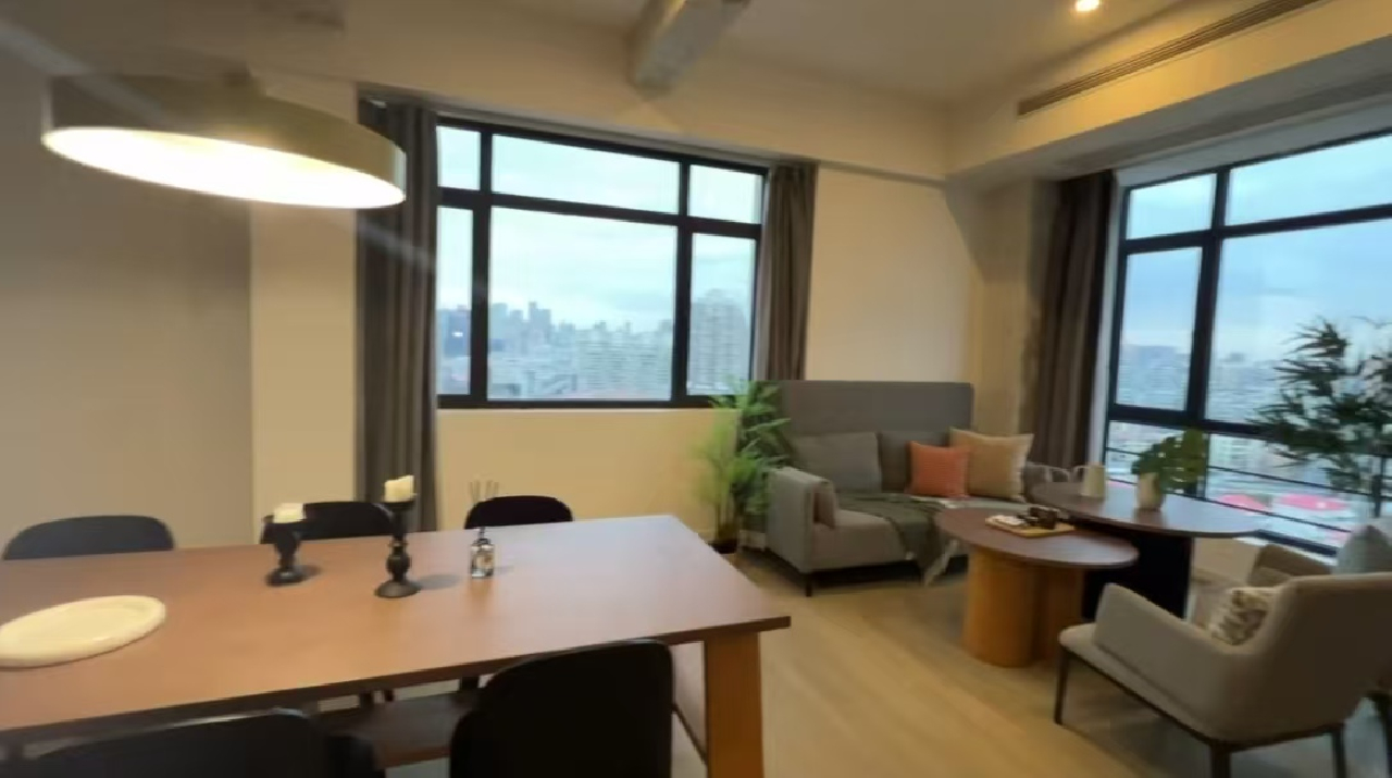 Base-PuSan Serviced Apartment - Image 2