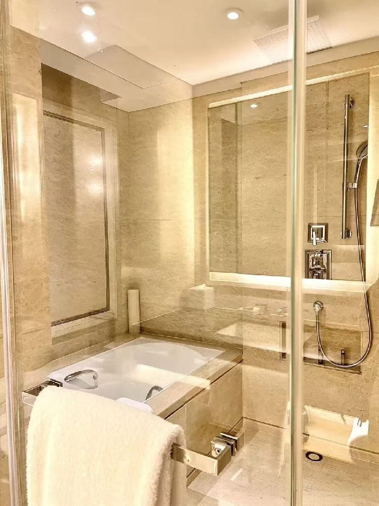 IFC Residence - Image 6