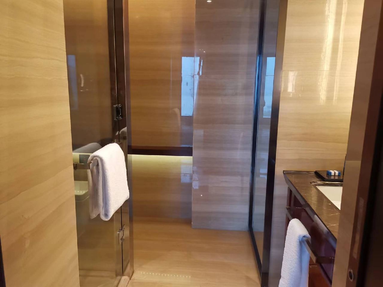 Mandarin Oriental Pudong Shanghai Executive Apartments - Image 7