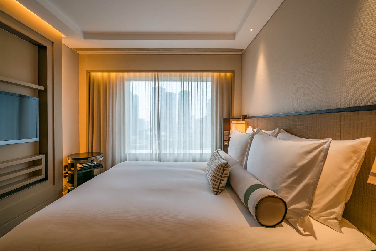 IFC Residence - Image 4