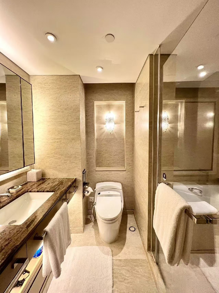 IFC Residence - Image 10