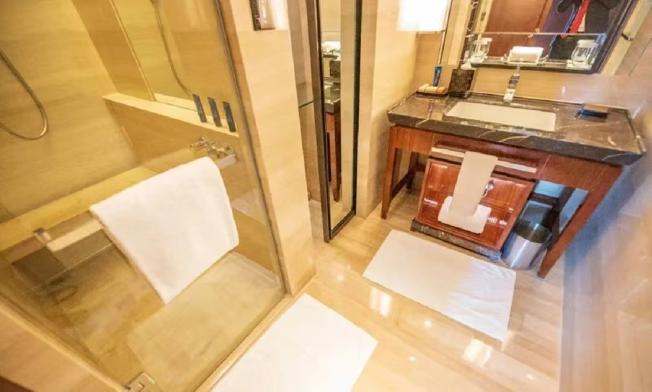 Mandarin Oriental Pudong Shanghai Executive Apartments - Image 7