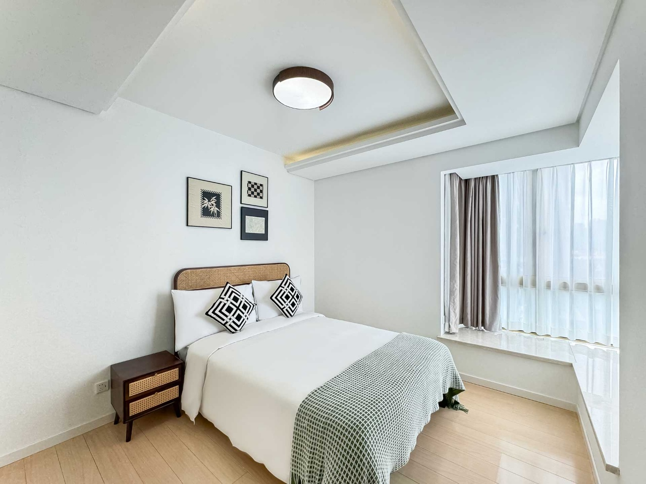 Royal Garden - Image 6