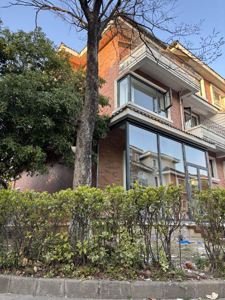 China Garden - Image 9