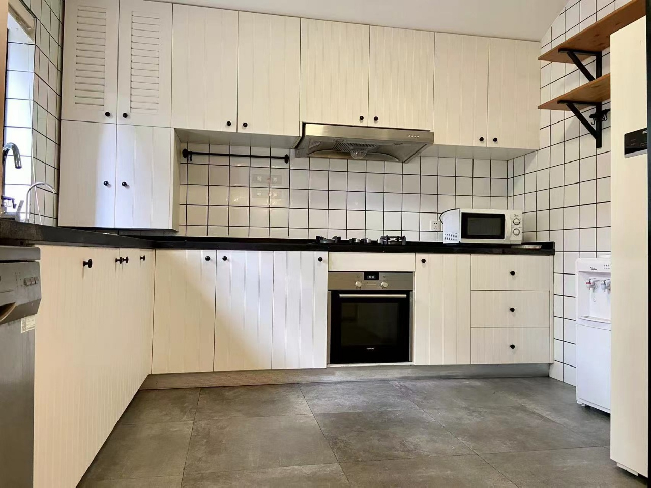 China Garden - Image 4