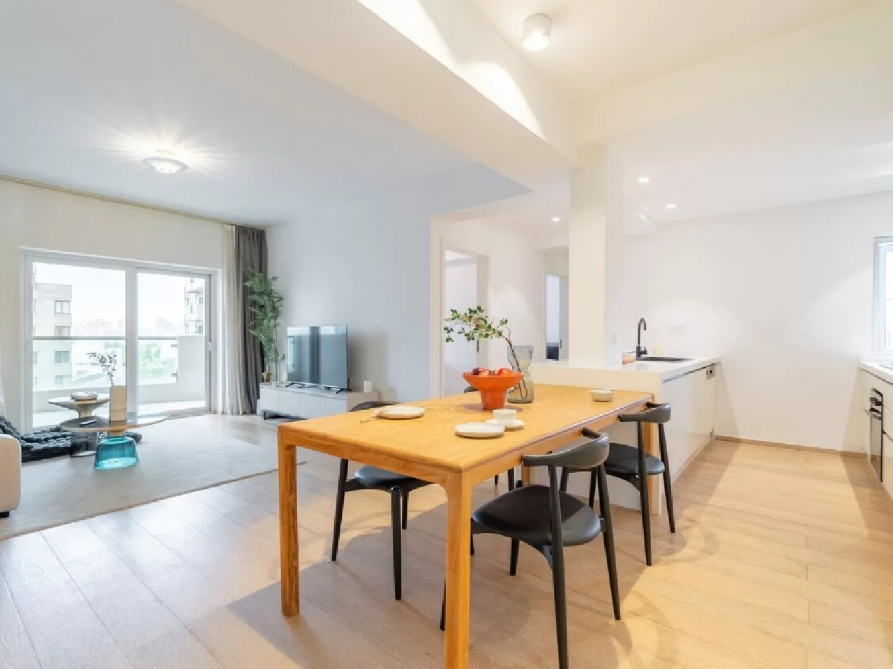 Ambassy Court - Image 4