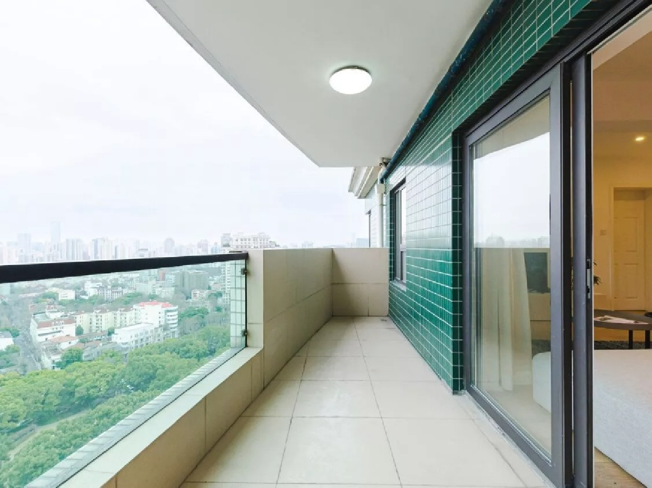 Ambassy Court - Image 11