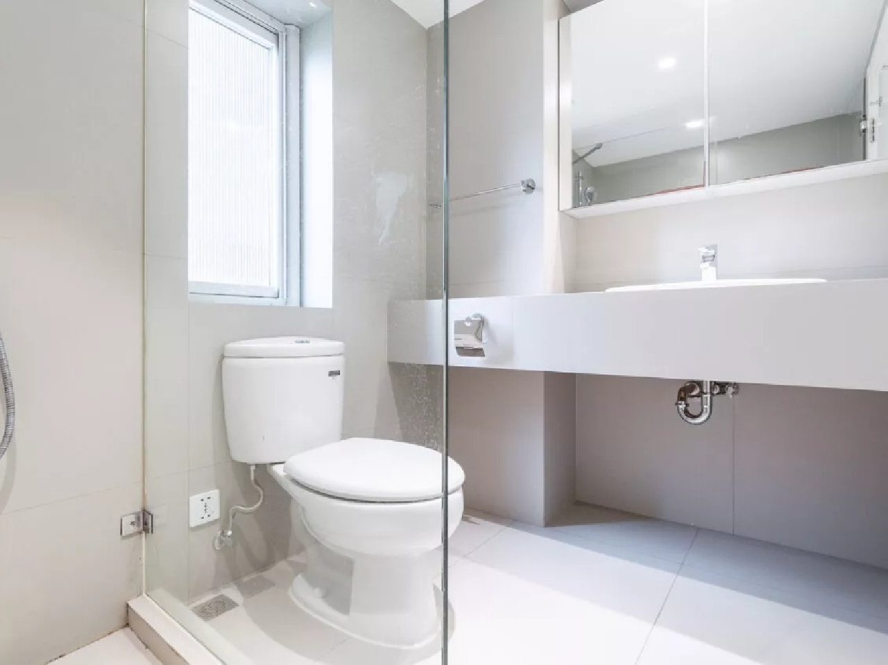 Ambassy Court - Image 9