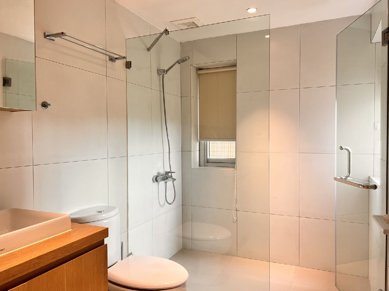 Ambassy Court - Image 5