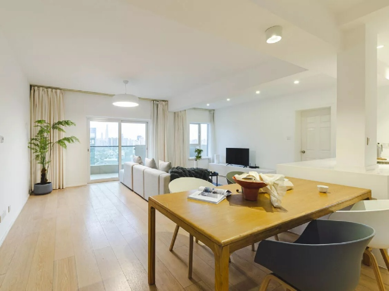 Ambassy Court - Image 10