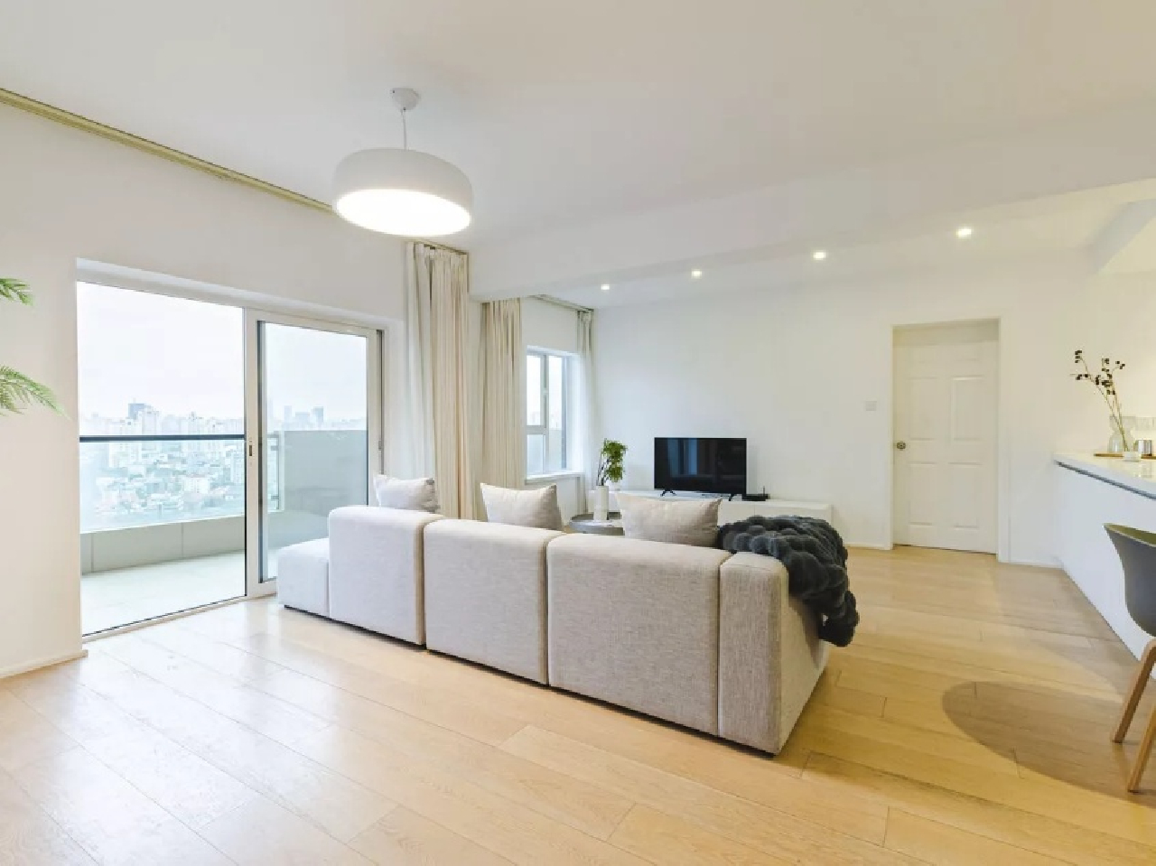 Ambassy Court - Image 4