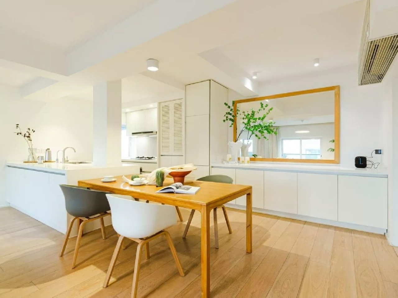 Ambassy Court - Image 6