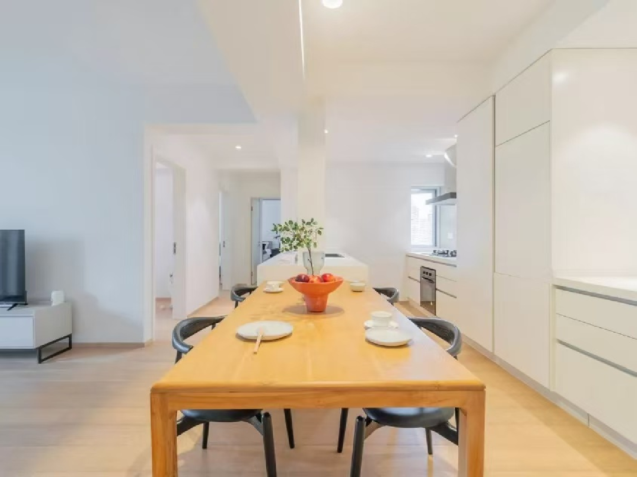 Ambassy Court - Image 5