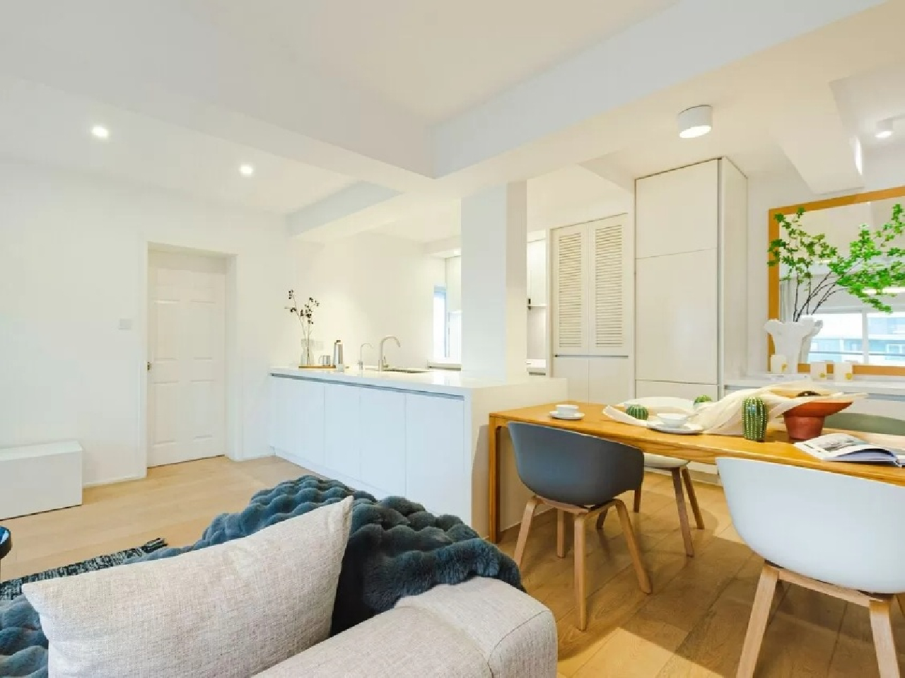 Ambassy Court - Image 3