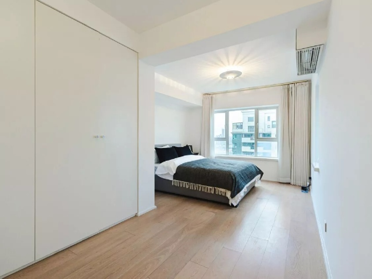 Ambassy Court - Image 9