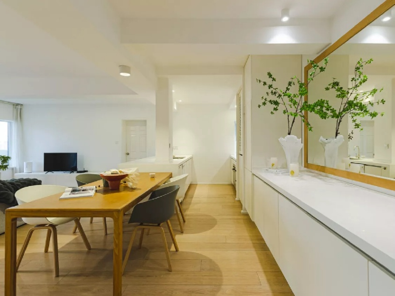 Ambassy Court - Image 5