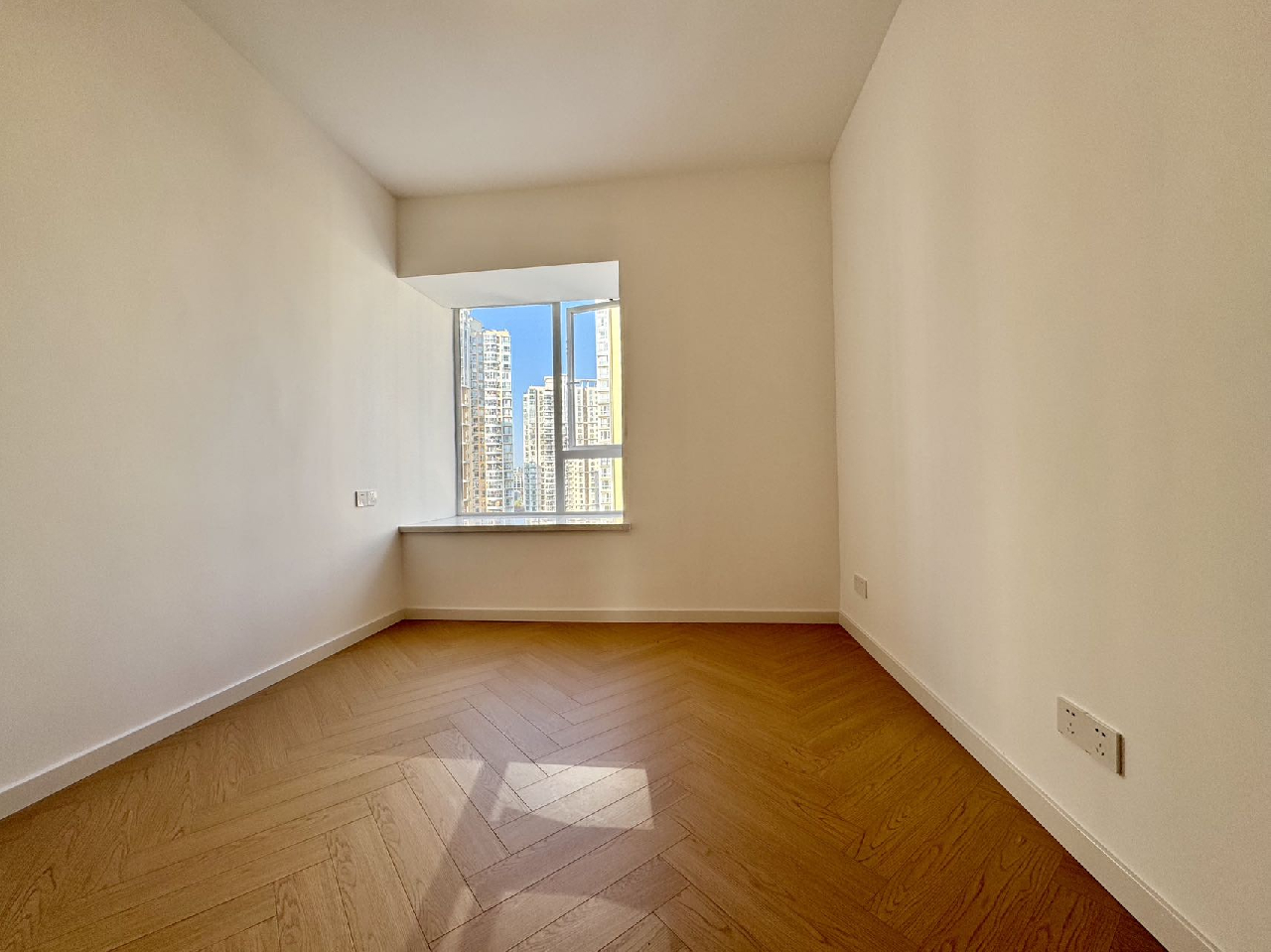 Oasis Riviera - Image 3