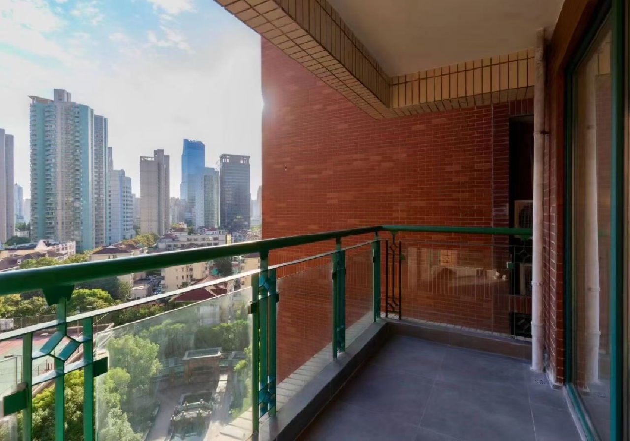 The Courtyard - Image 5