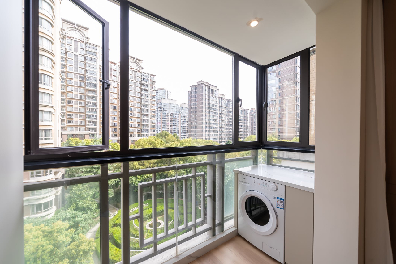 La Belle Vie - Image 11