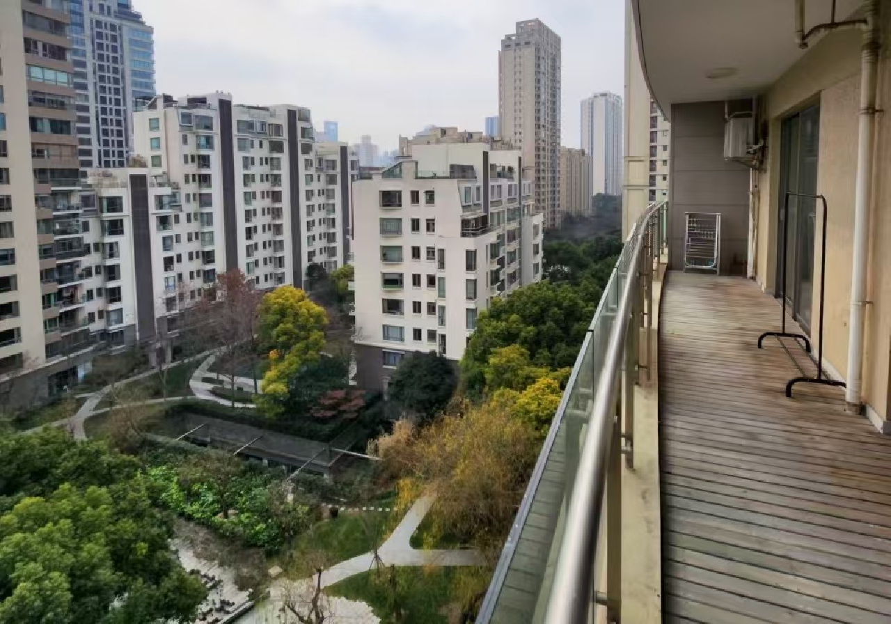 The Lakeville - Image 10