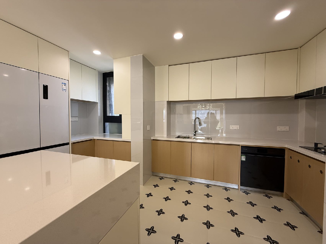 Royal Garden - Image 4