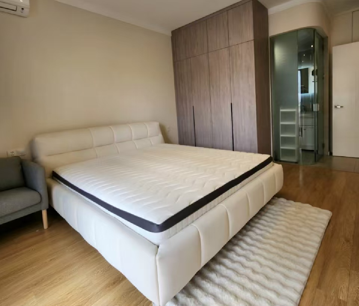 The Lakeville - Image 5