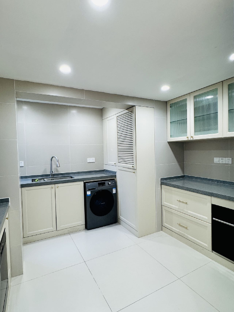 Eight Park Avenue - Image 4